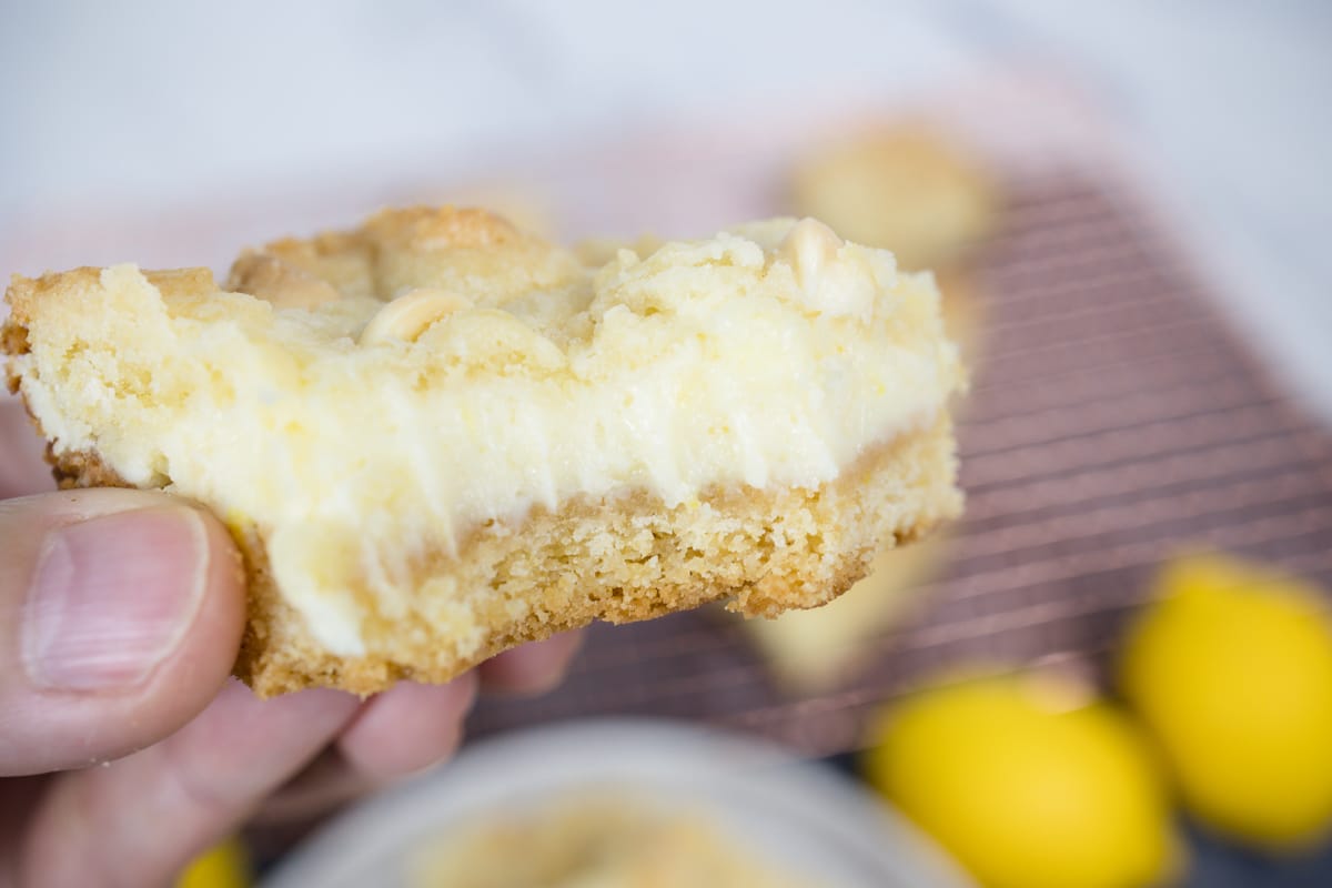 Lemon Bar with sugar cookie crust