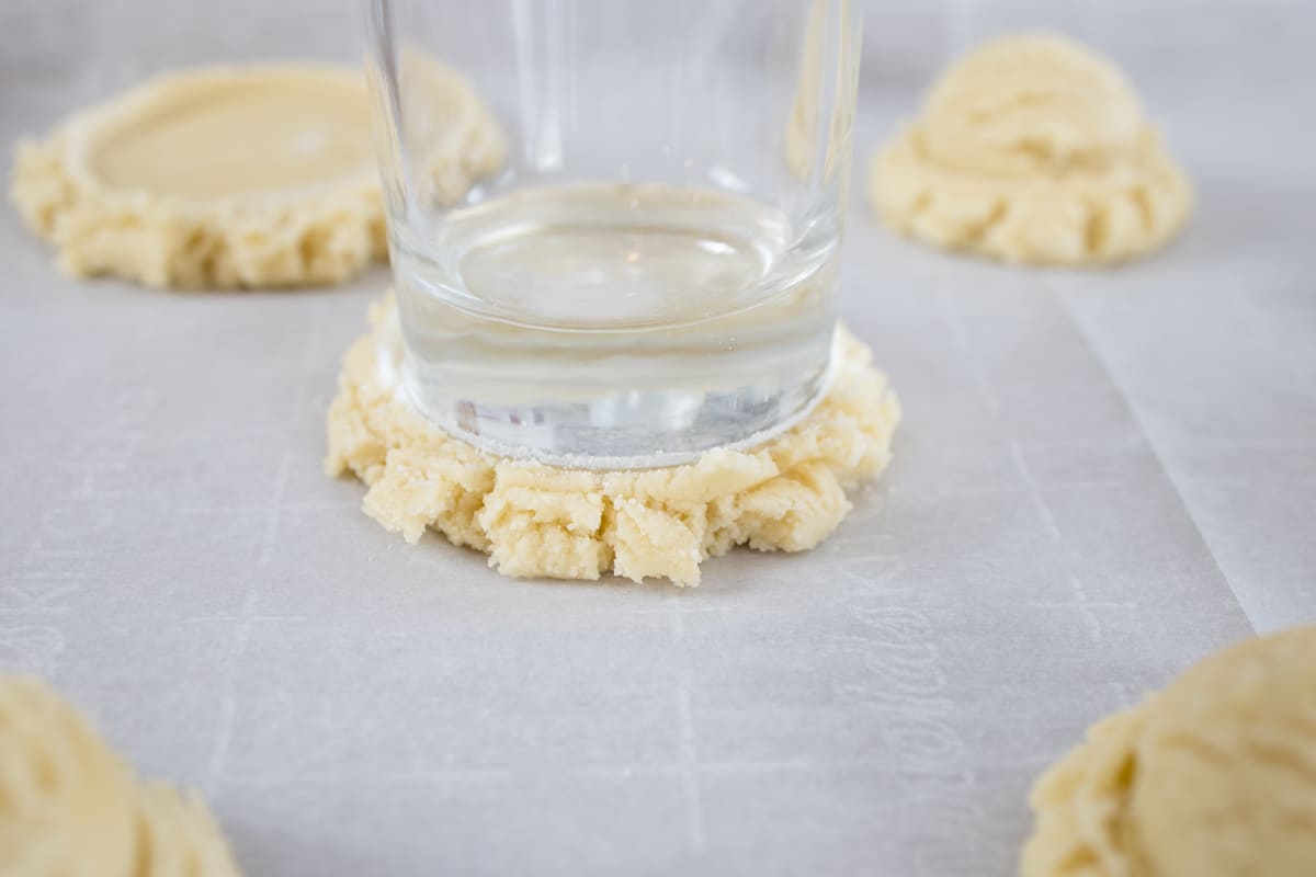 Press Cookie dough with glass bottom dipped in sugar