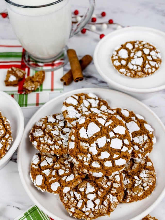 Gingerbread Crinkle Cookies Web Story