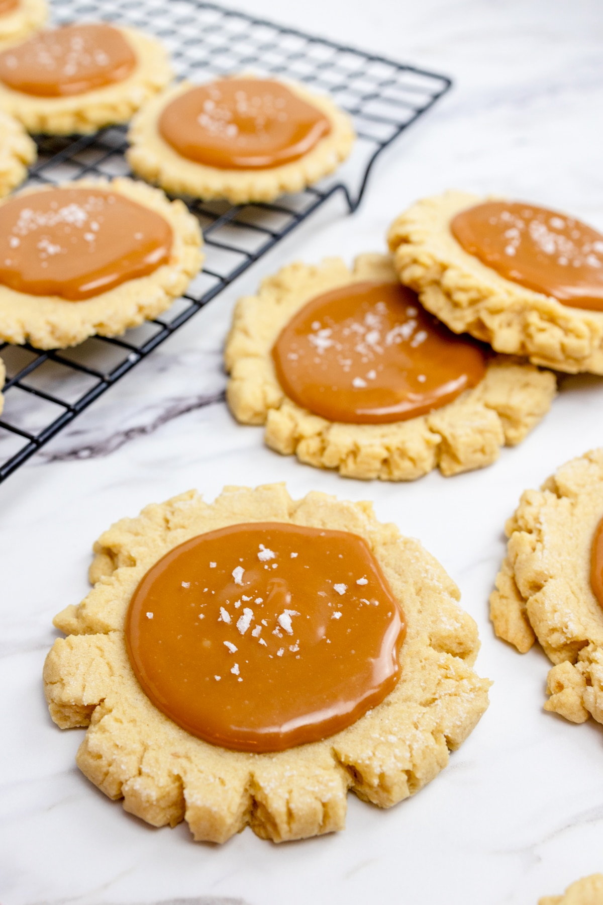 Salted caramel cookies scattered on a table. 